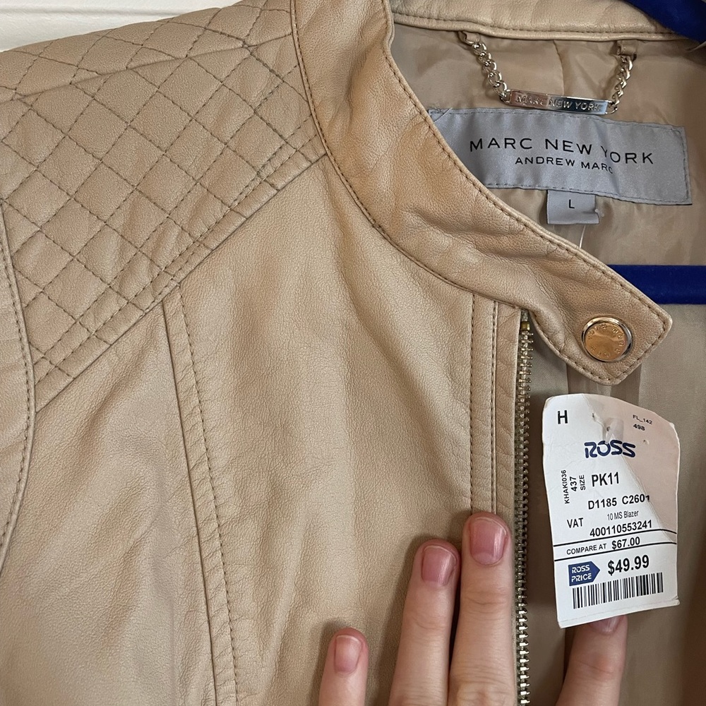Nice jacket. Never worn. Too short for me (I am 5’10).